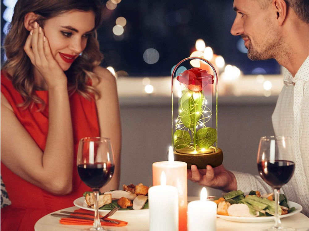 Trandafir Etern in cupola de sticla cu lumini LED  , Decor pentru Camera, Atmosfera Calda, Durabil, Elegant, Baza Lemn, Perfect pentru Mama, Ambalat Premium, Rose of Love